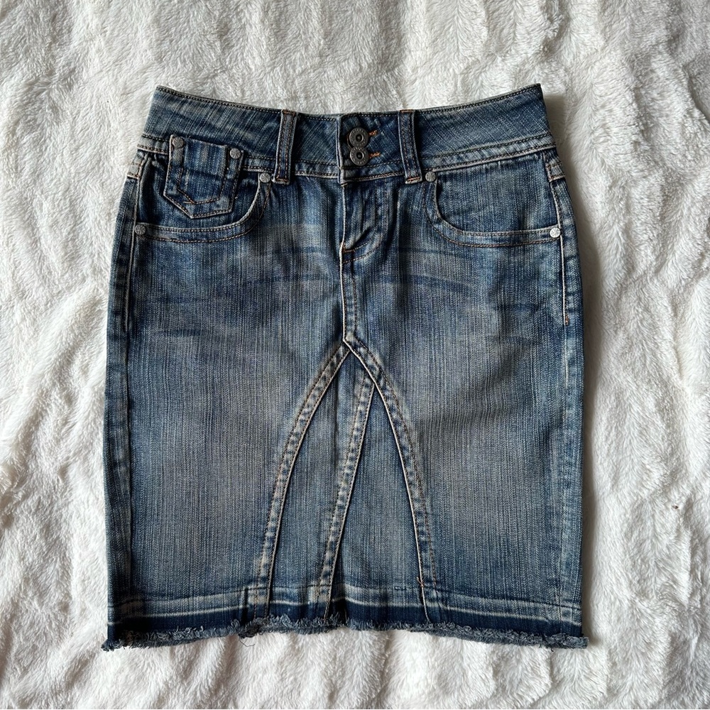 YOUNIQUE Denim Jeans Knee Length Skirt size 3 juniors